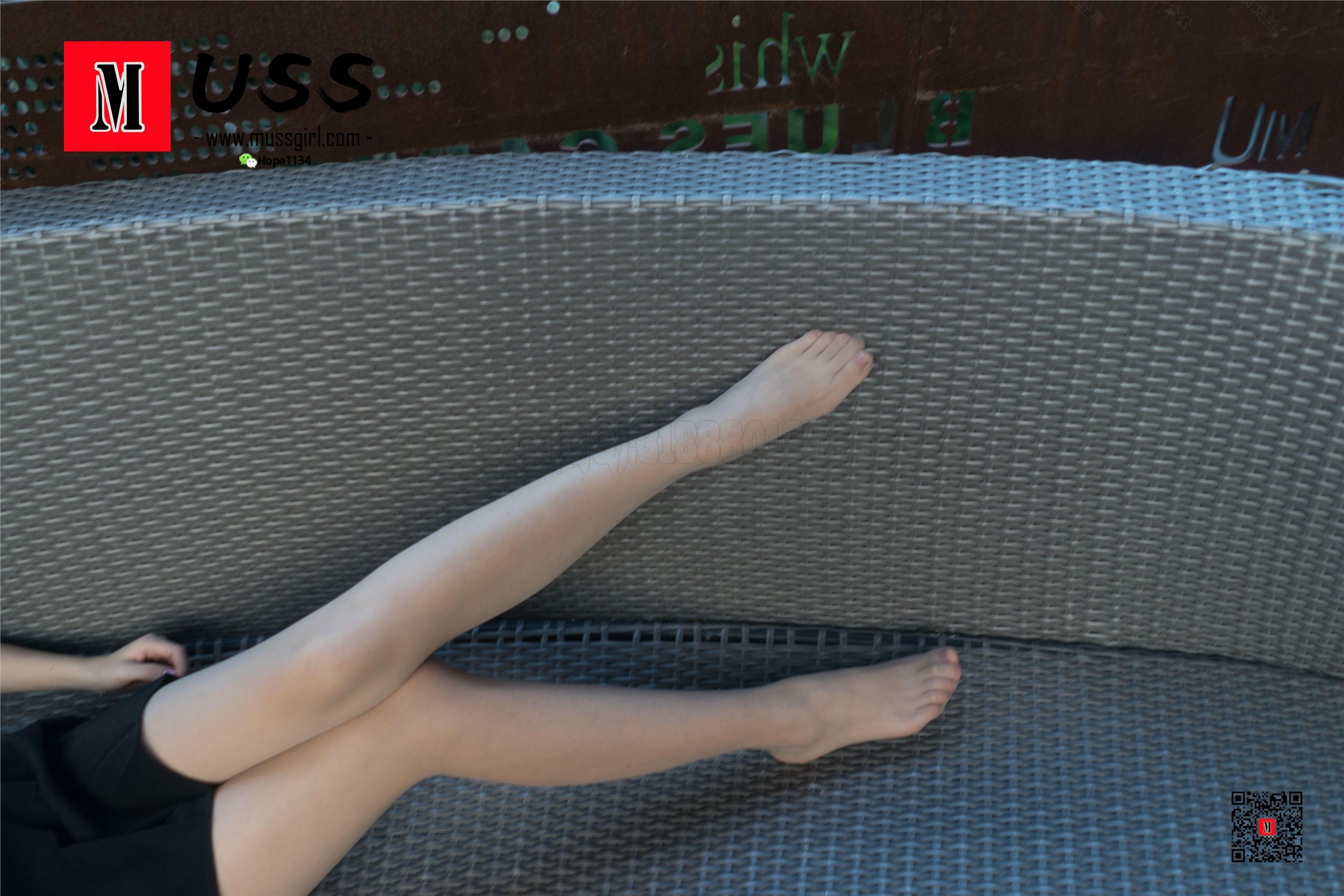 MussGirl慕丝女郎  NO.128 第一次约拍穿丝袜小姐姐